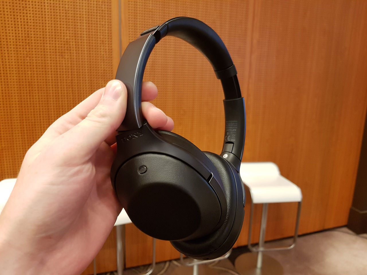 Sony visar upp MDR-1000X