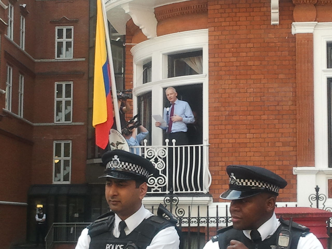 Assange kommer att förhöras i London