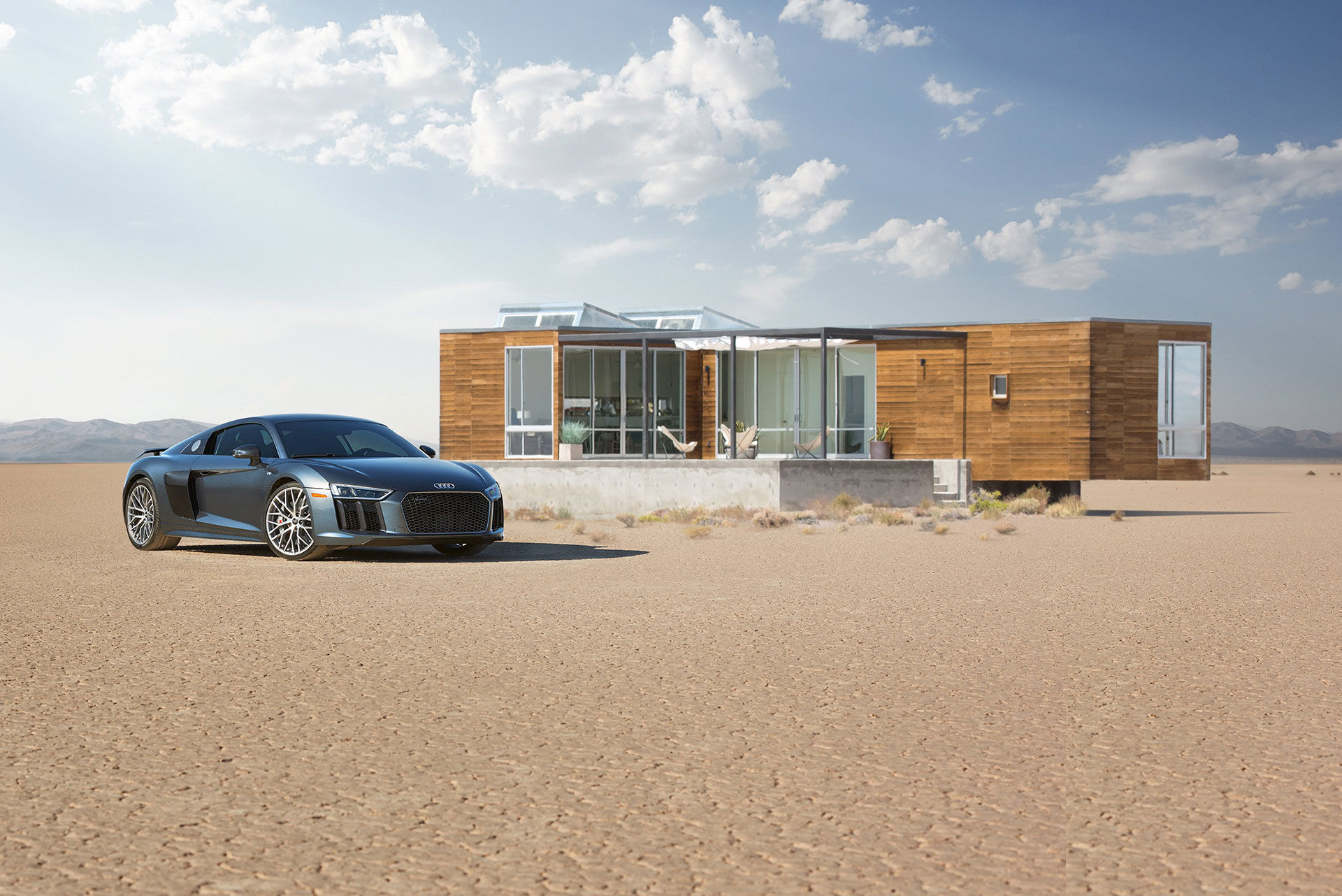 Hyr ett hus och en Audi R8 i Death Valley