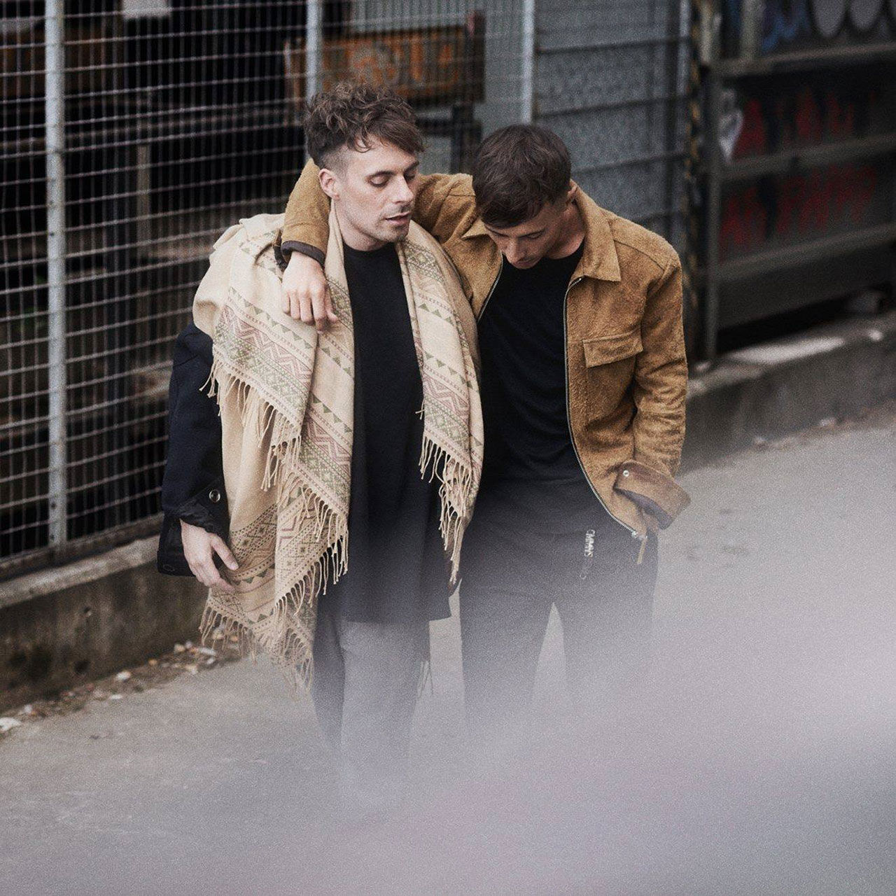 Här är Linnros och Adams-Rays nya låt!