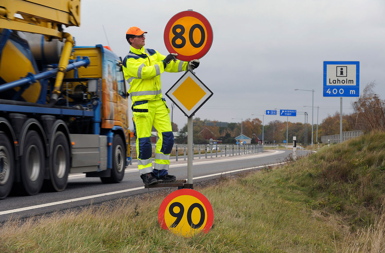 Nu sänks hastigheten från 90 till 80 km/h på flera vägsträckor