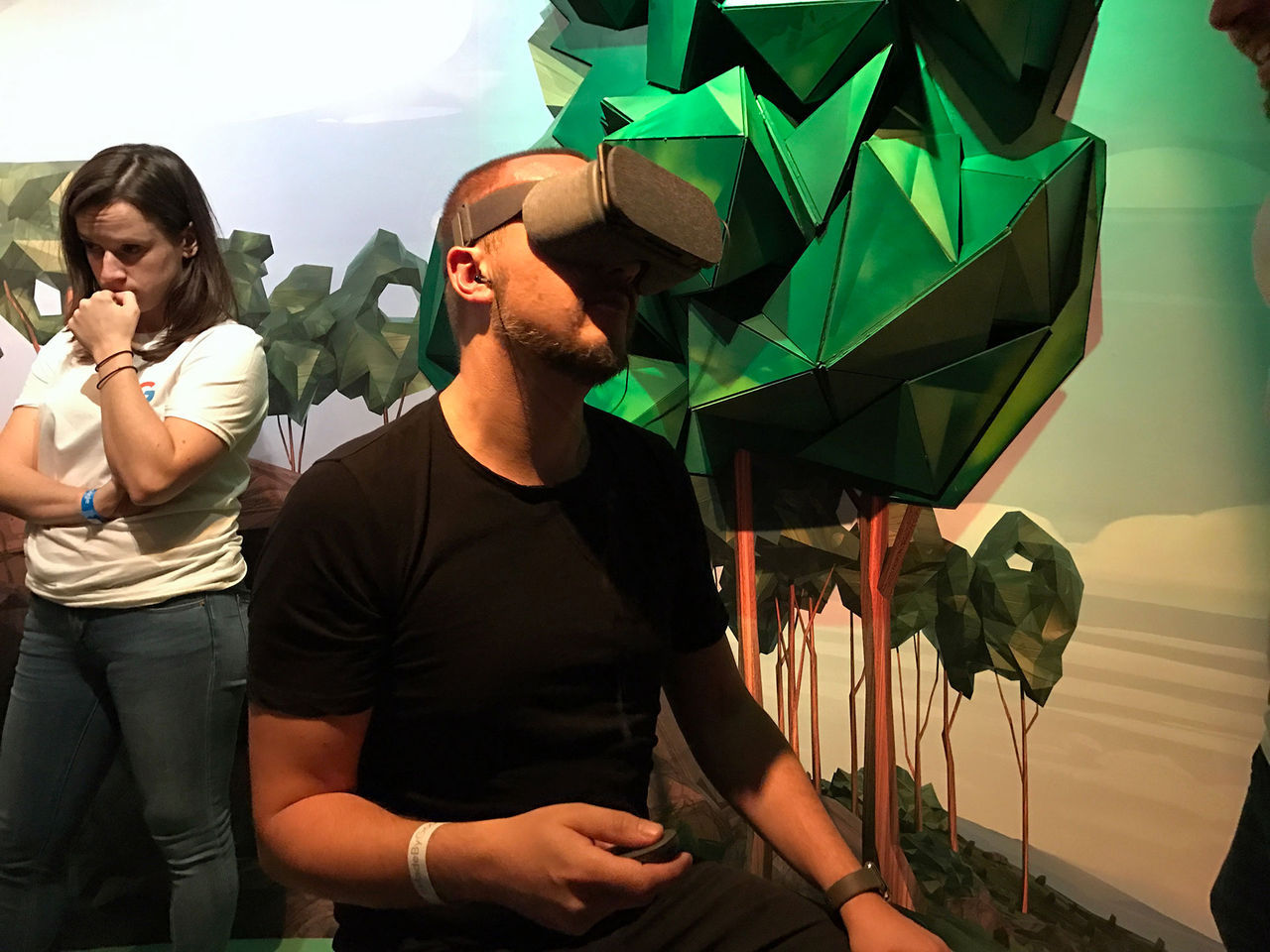 Google börjar sälja sitt VR-headset