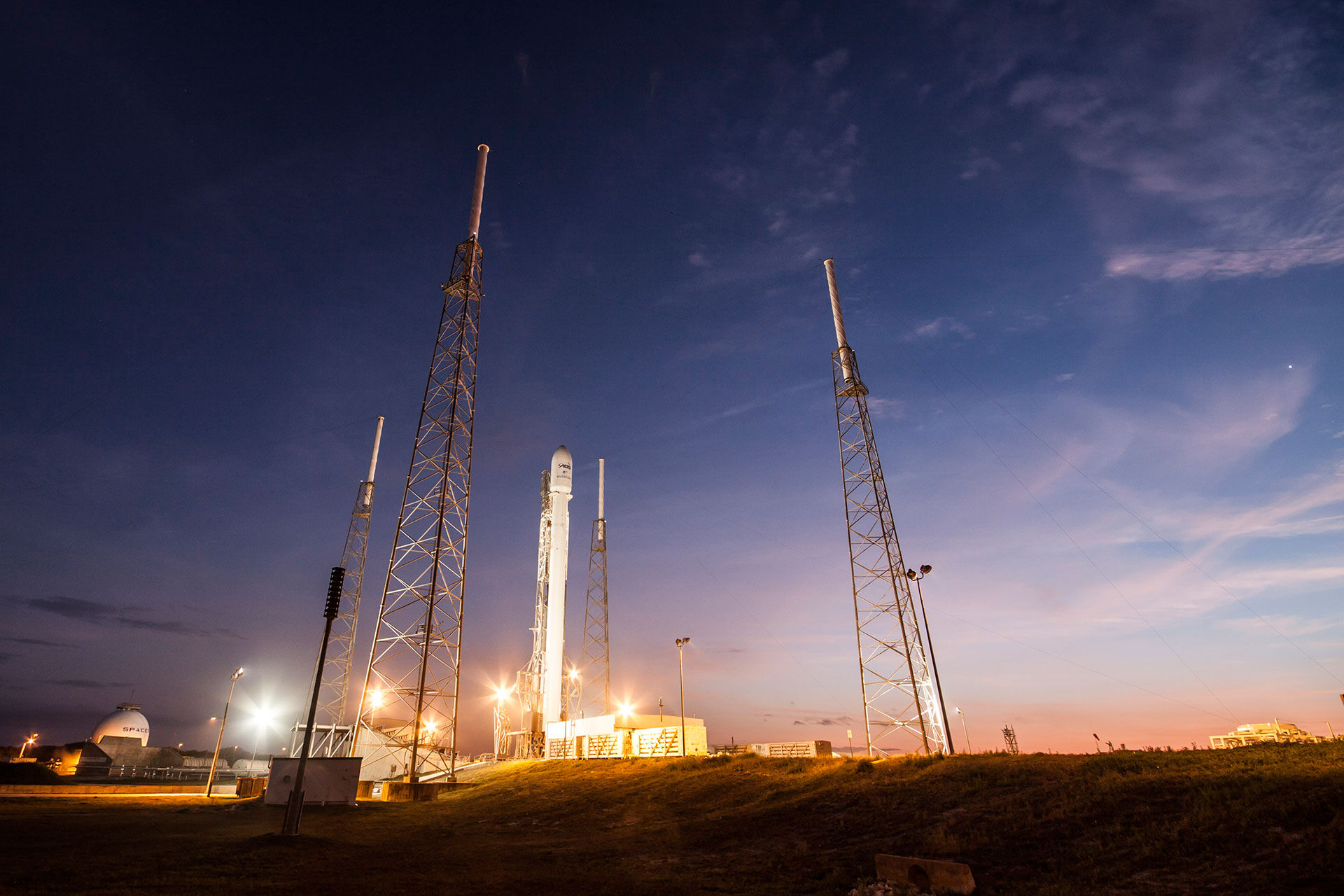 SpaceX ska bygga internet i rymden