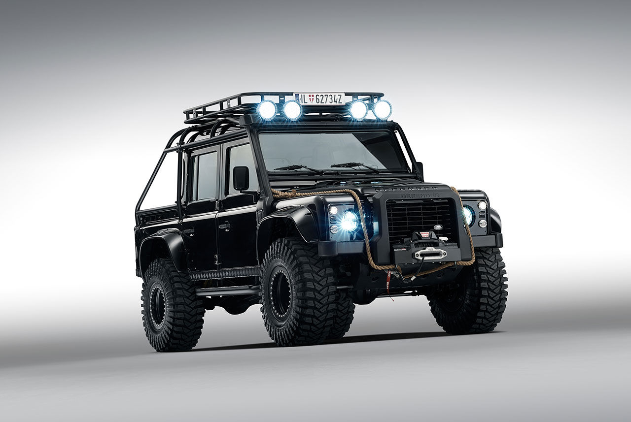 Harry Metcalfe visar upp sin Land Rover Defender SVX