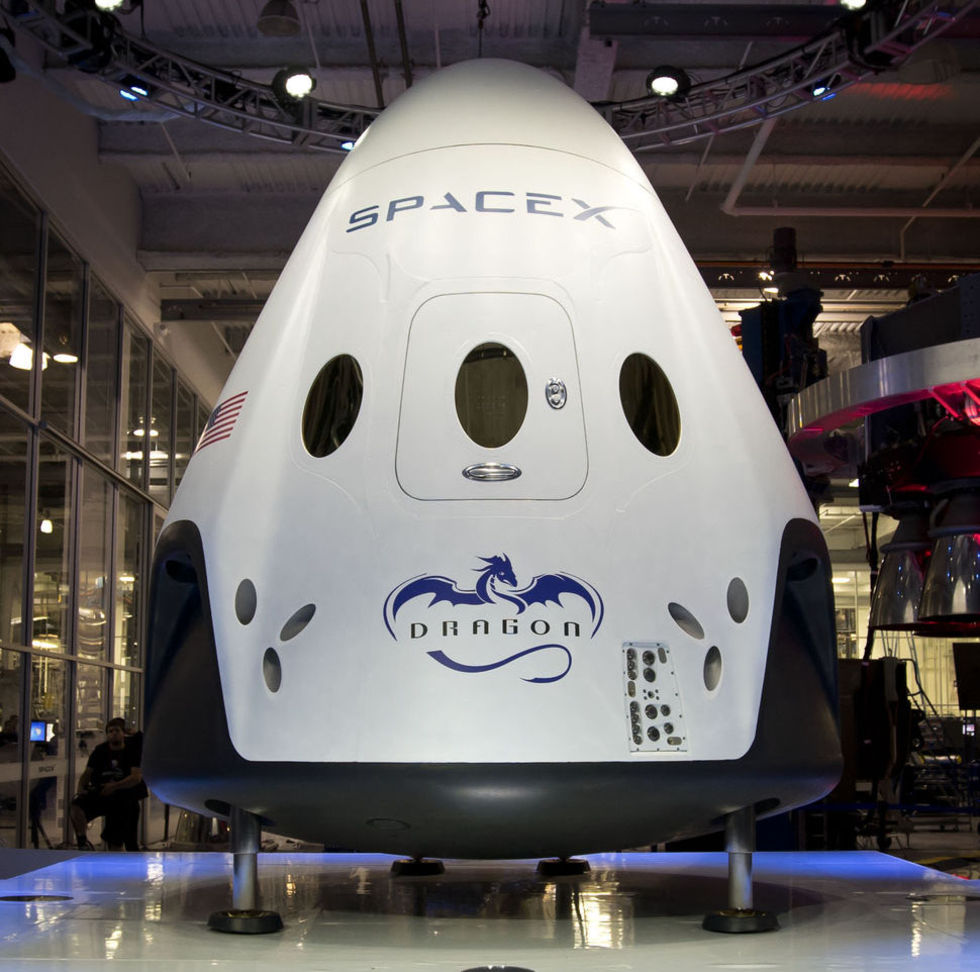 SpaceX skjuter upp sin första bemannade rymdfärd