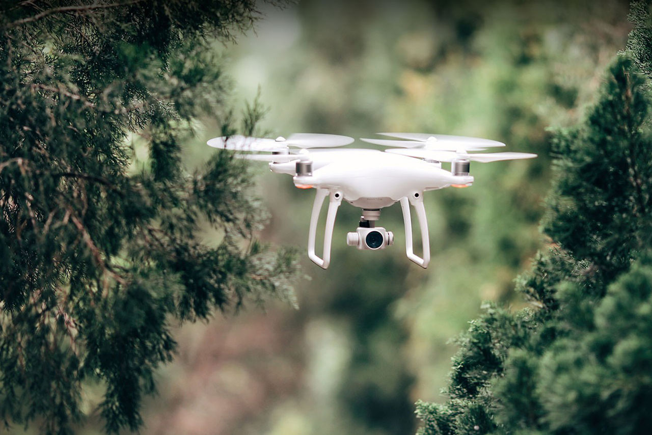 Justitieministern säger att drönarbesked kan komma innan jul