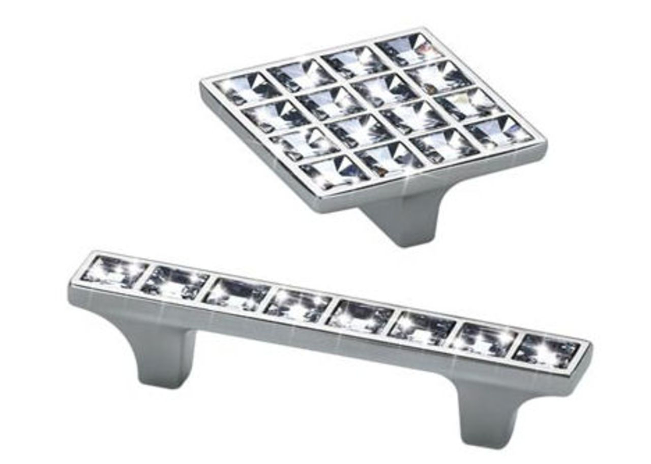 Glittrande handtag och knoppar till köket