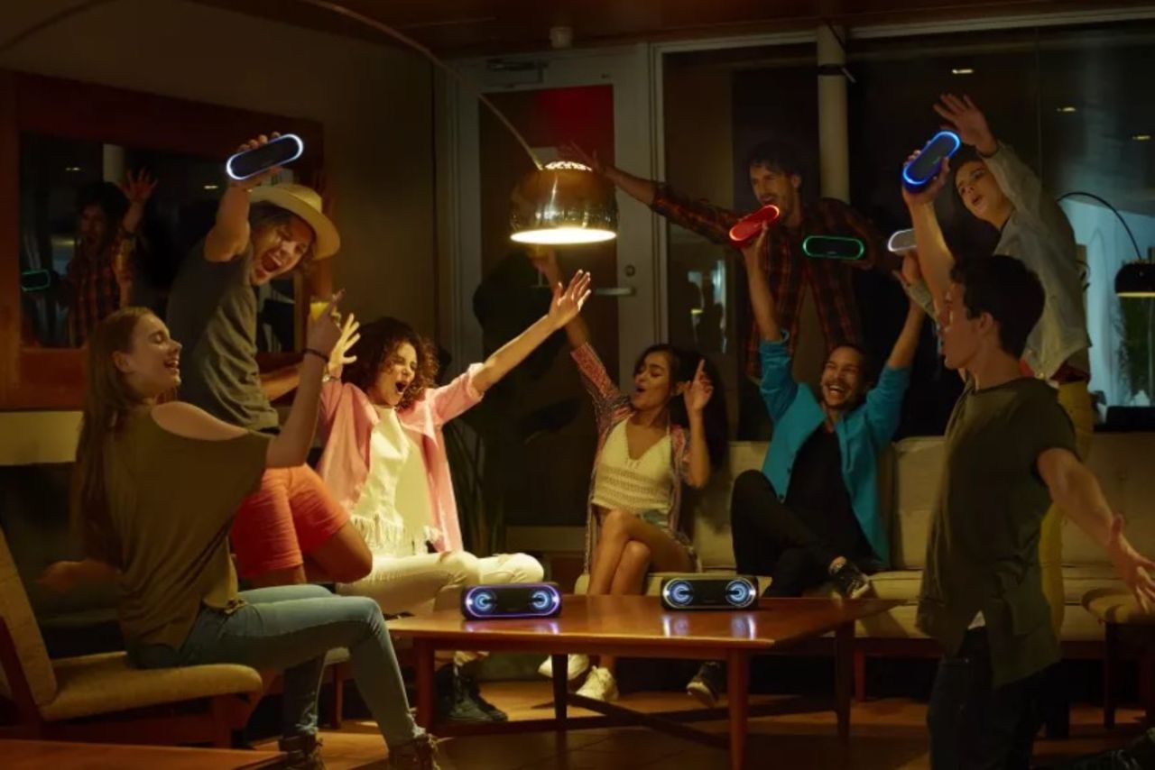 Koppla ihop tio stycken högtalare för en jättefest