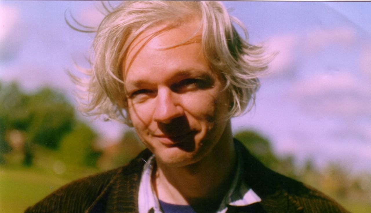 Julian Assange bangar att bli utlämnad