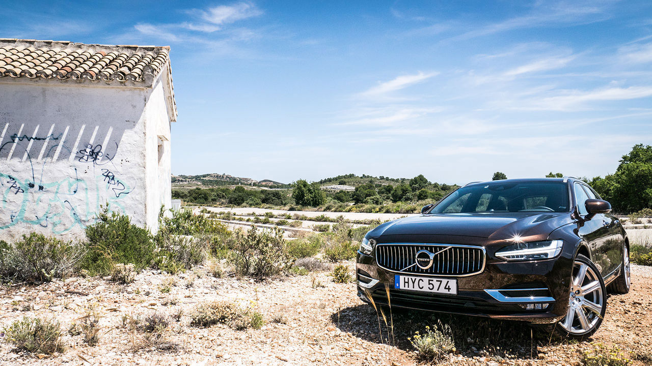 Volvo återkallar 8 200 bilar