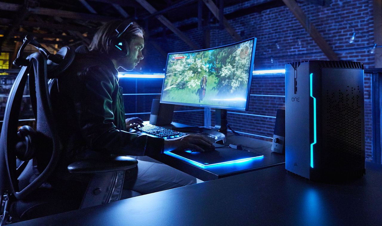 Corsair teasar sin första egna dator