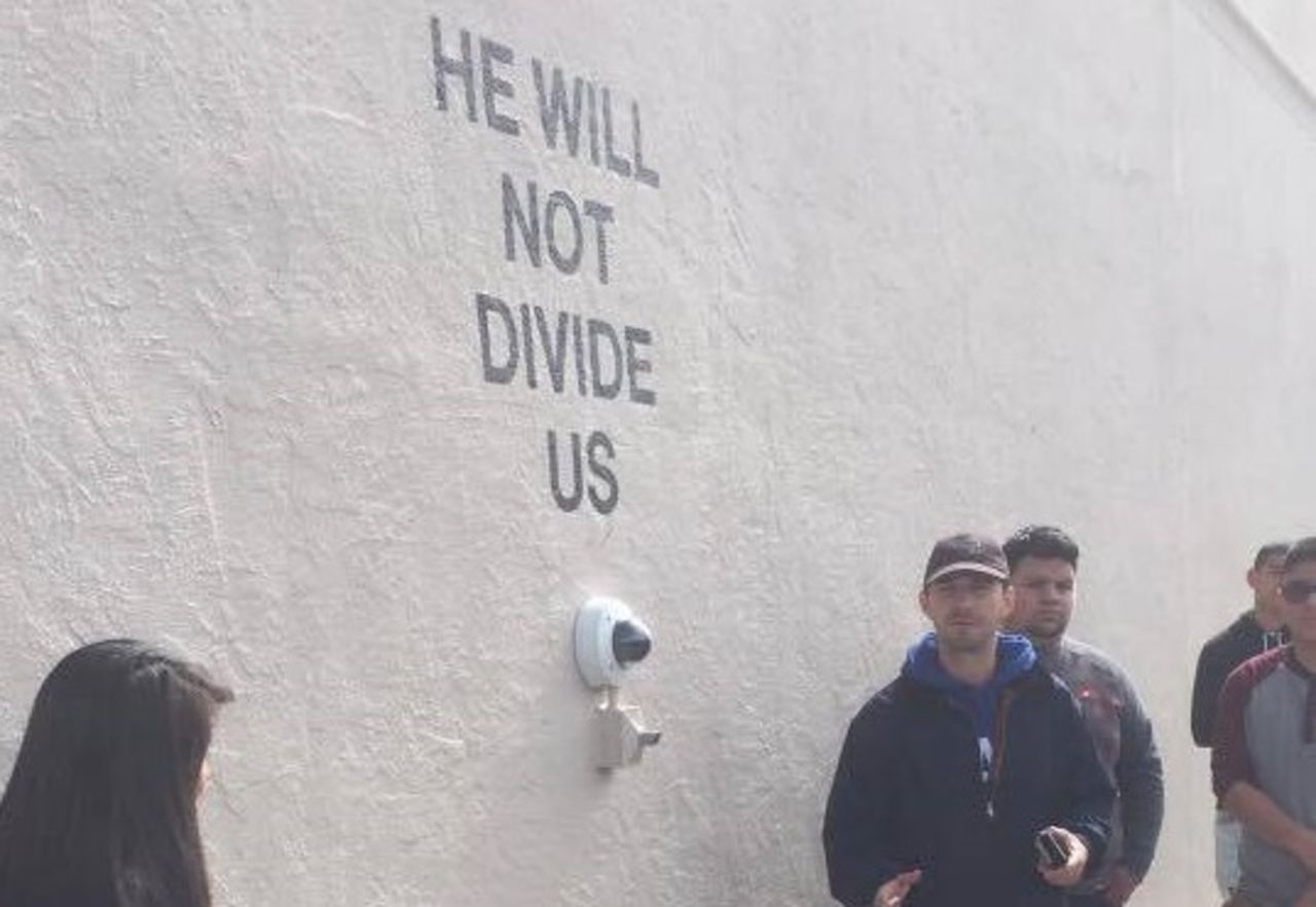 Shia LaBeoufs Trump-protest har öppnats igen