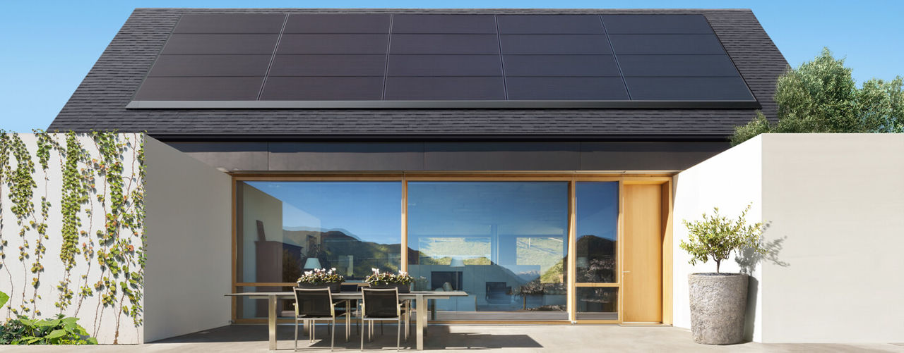 Tesla visar upp solcellspaneler