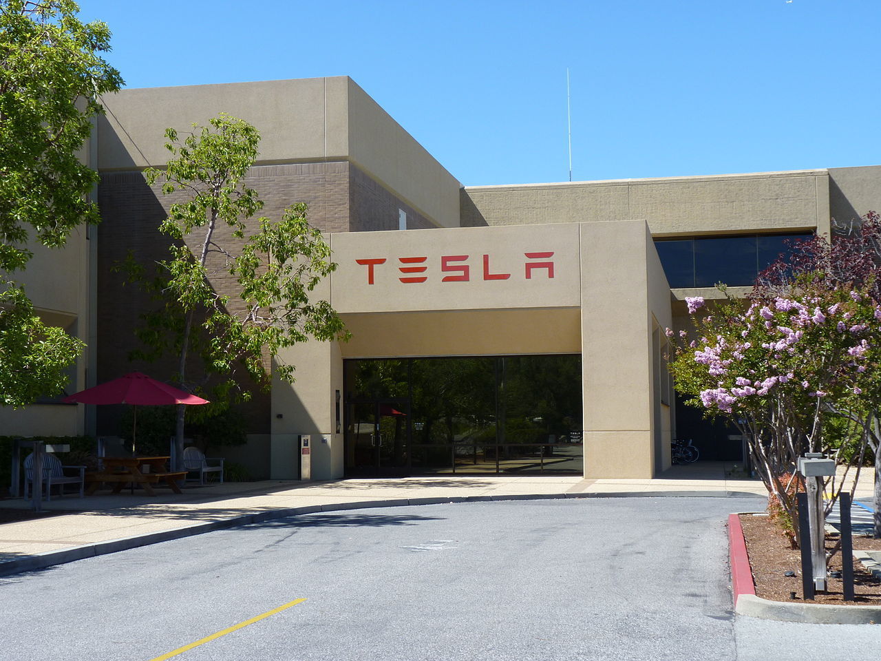 Nu är Tesla USA:s högst värderade biltillverkare