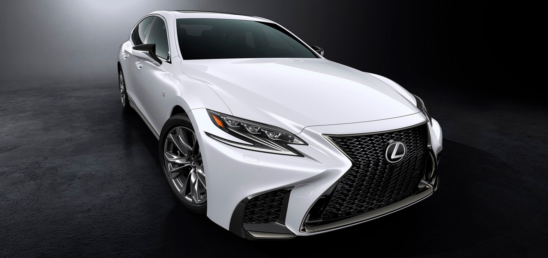 Lexus visar LS 500 F Sport