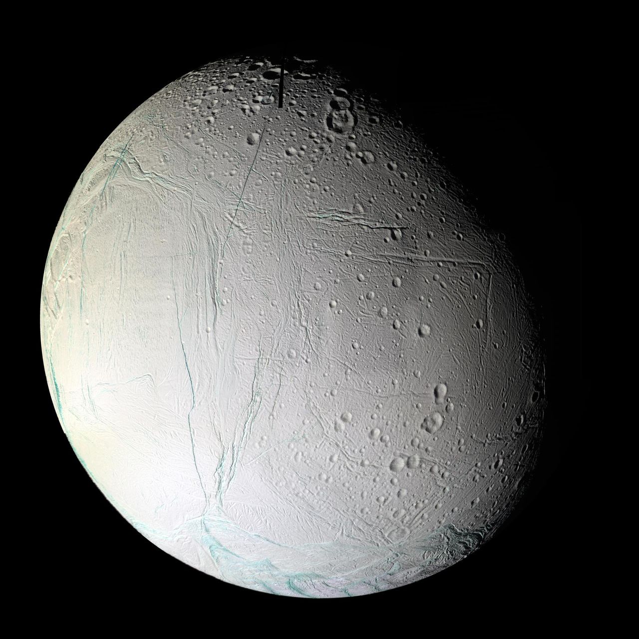 Saturnus måne Enceladus har förutsättningar för liv