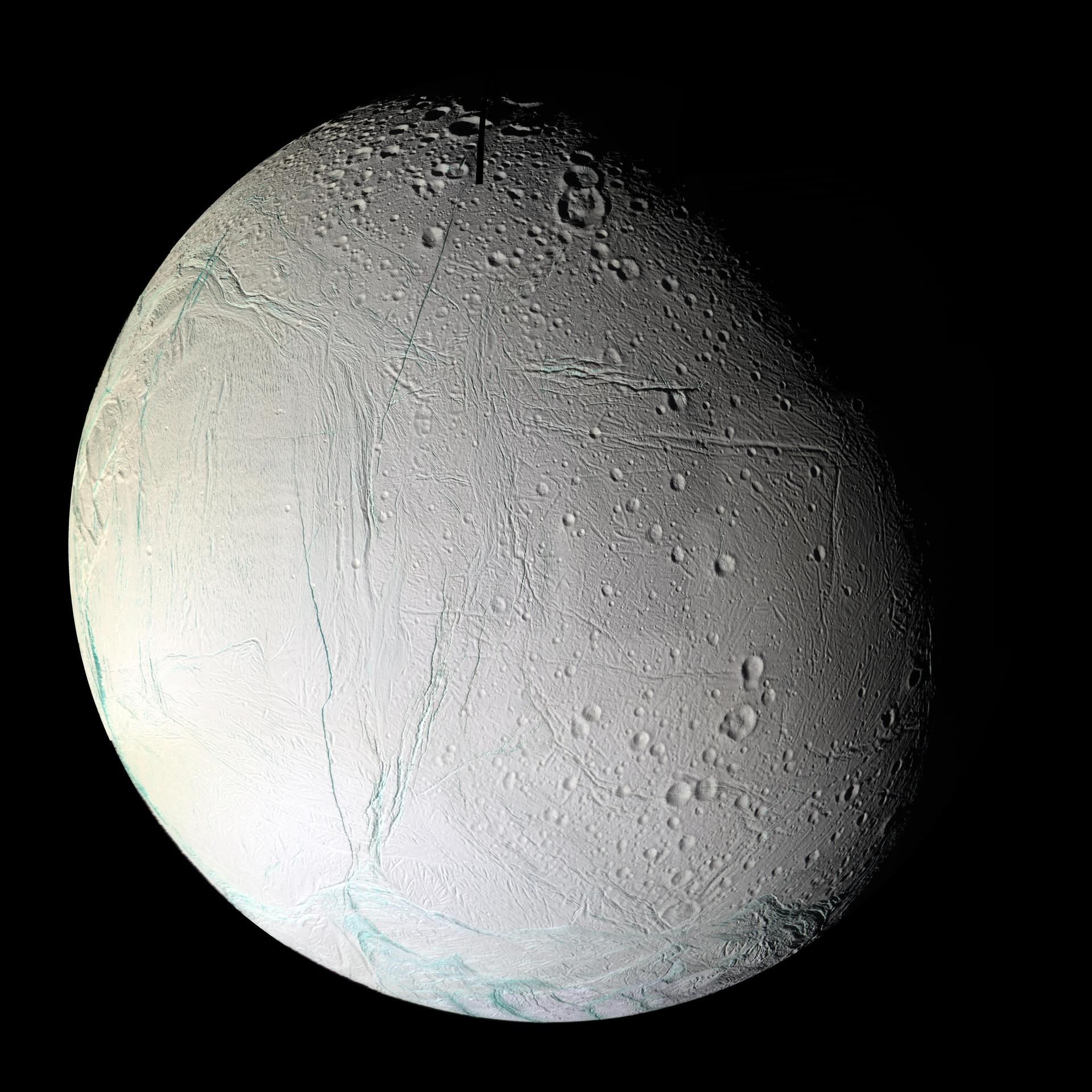 Saturnus måne Enceladus har förutsättningar för liv