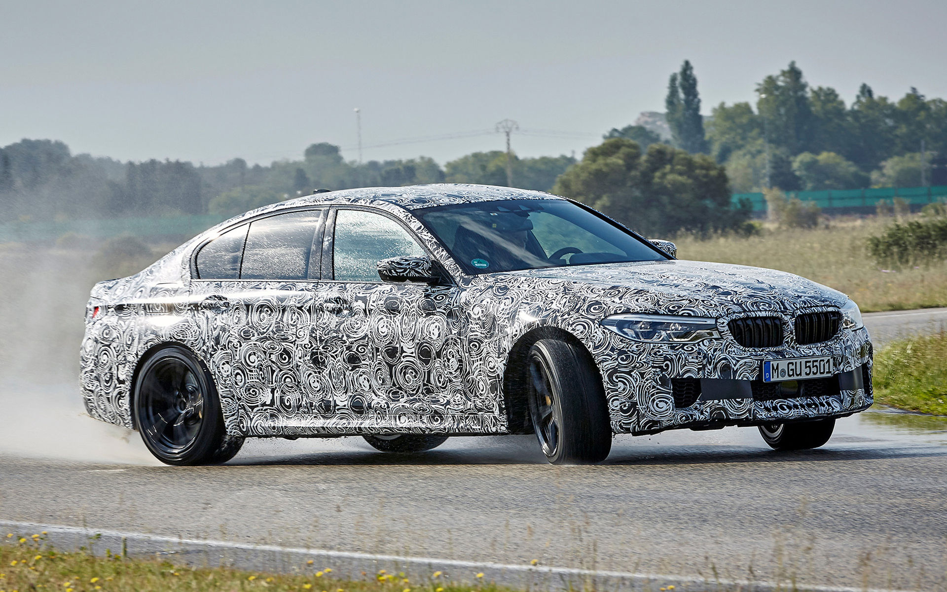 BMW berättar lite om nya M5