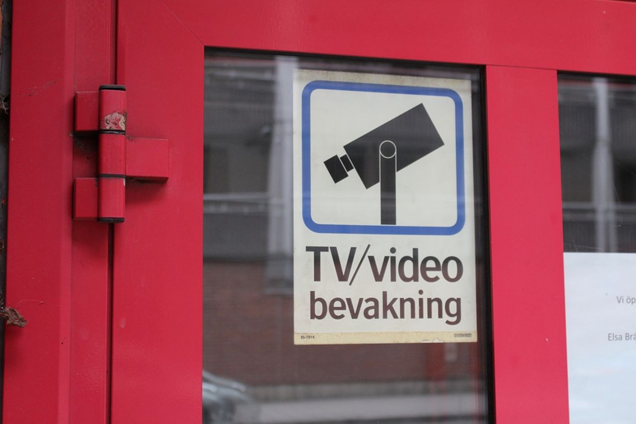 Polisen slipper att söka tillstånd för kameraövervakning