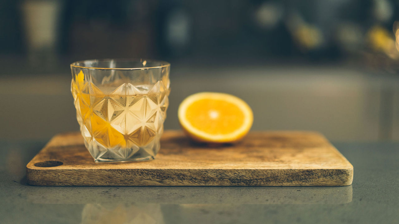 Så gör du drinkklassikern Old Fashioned