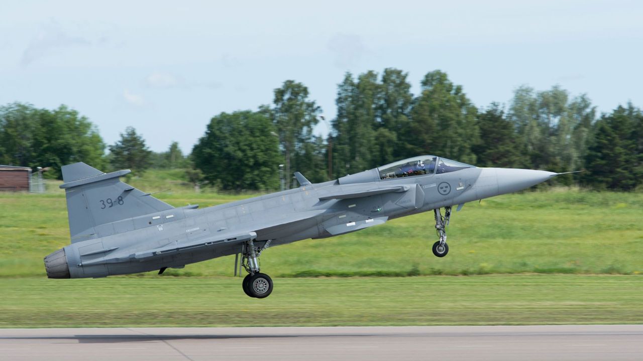 Gripen E har lyft för första gången