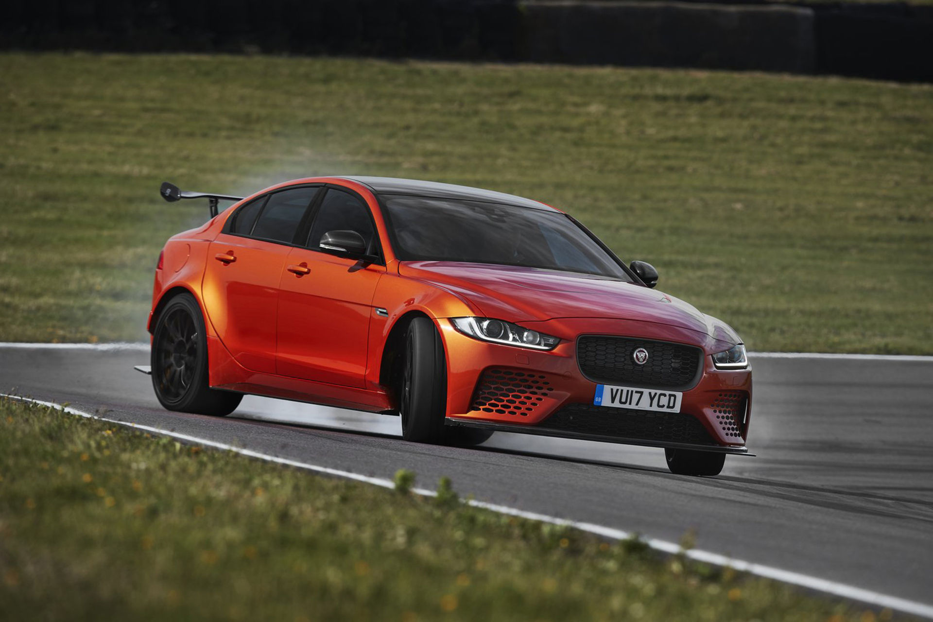 Jaguar presenterar XE SV Project 8