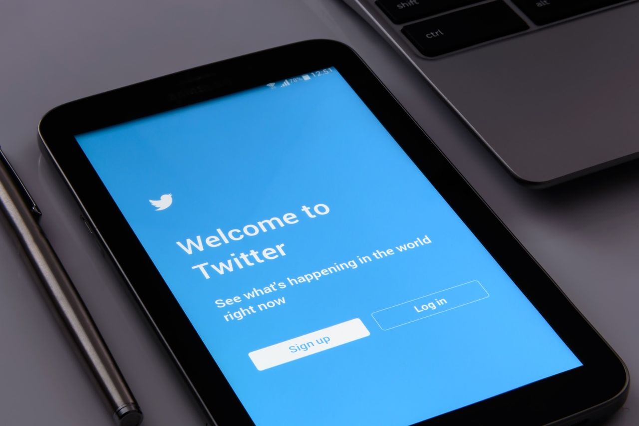 Twitter verkar överväga knapp för fejkade nyheter