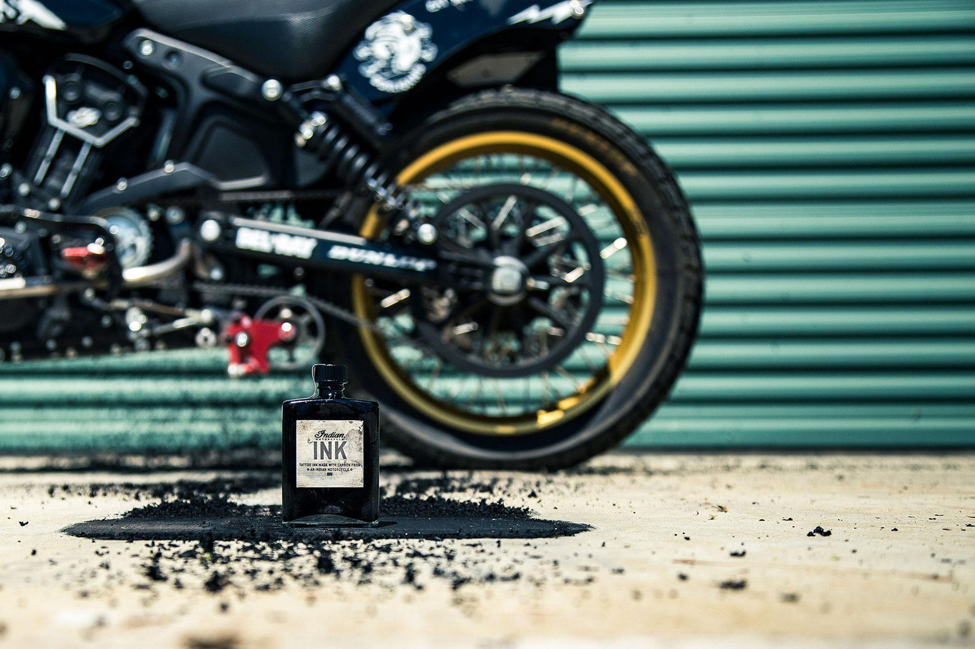 Burnout-rester blev till tatueringsbläck 