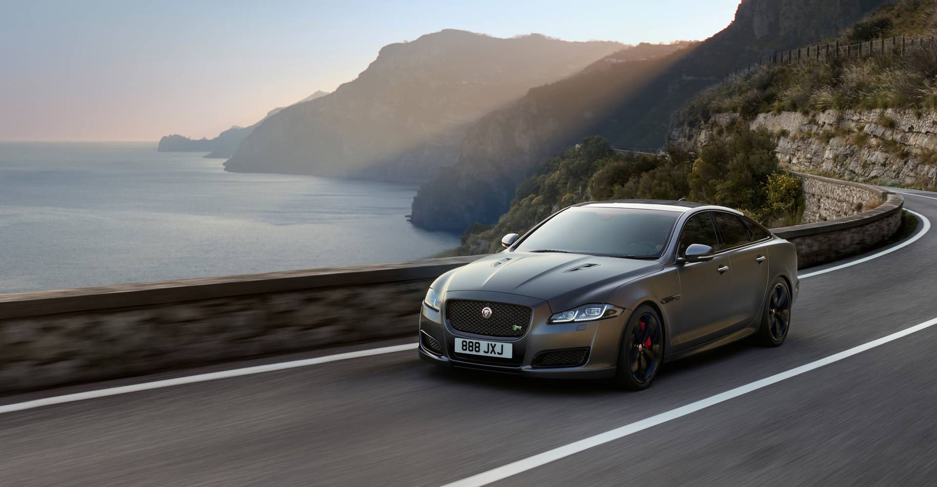 Jaguar släpper lös XJ med 575 hästar