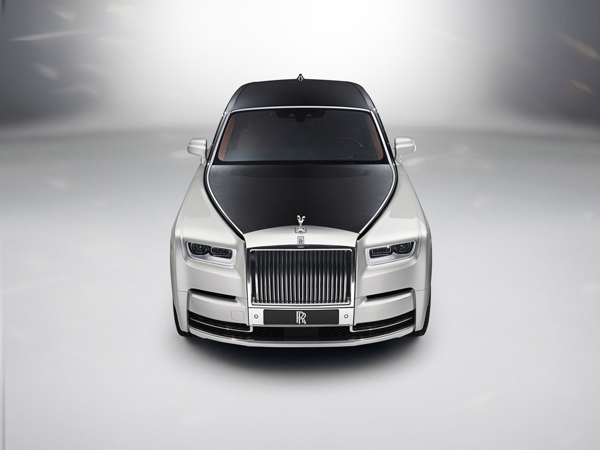 Rolls-Royce rullar ut nya Phantom