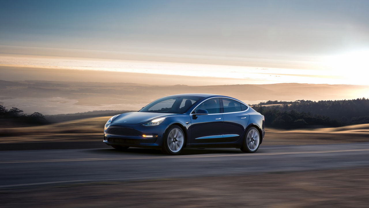 Nu är den här på riktigt - Tesla Model 3