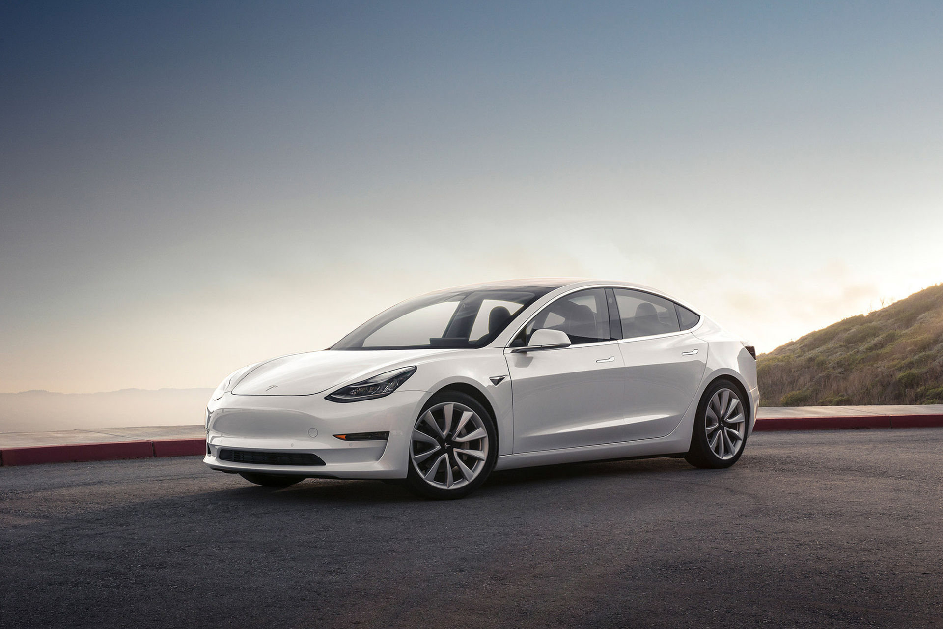 Prestanda-version av Tesla Model 3 kommer nästa år