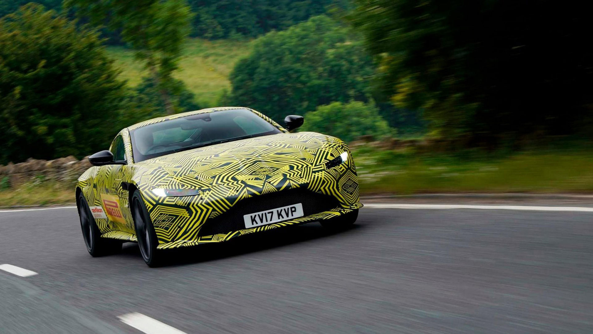 Aston Martin visar bilder på nya Vantage