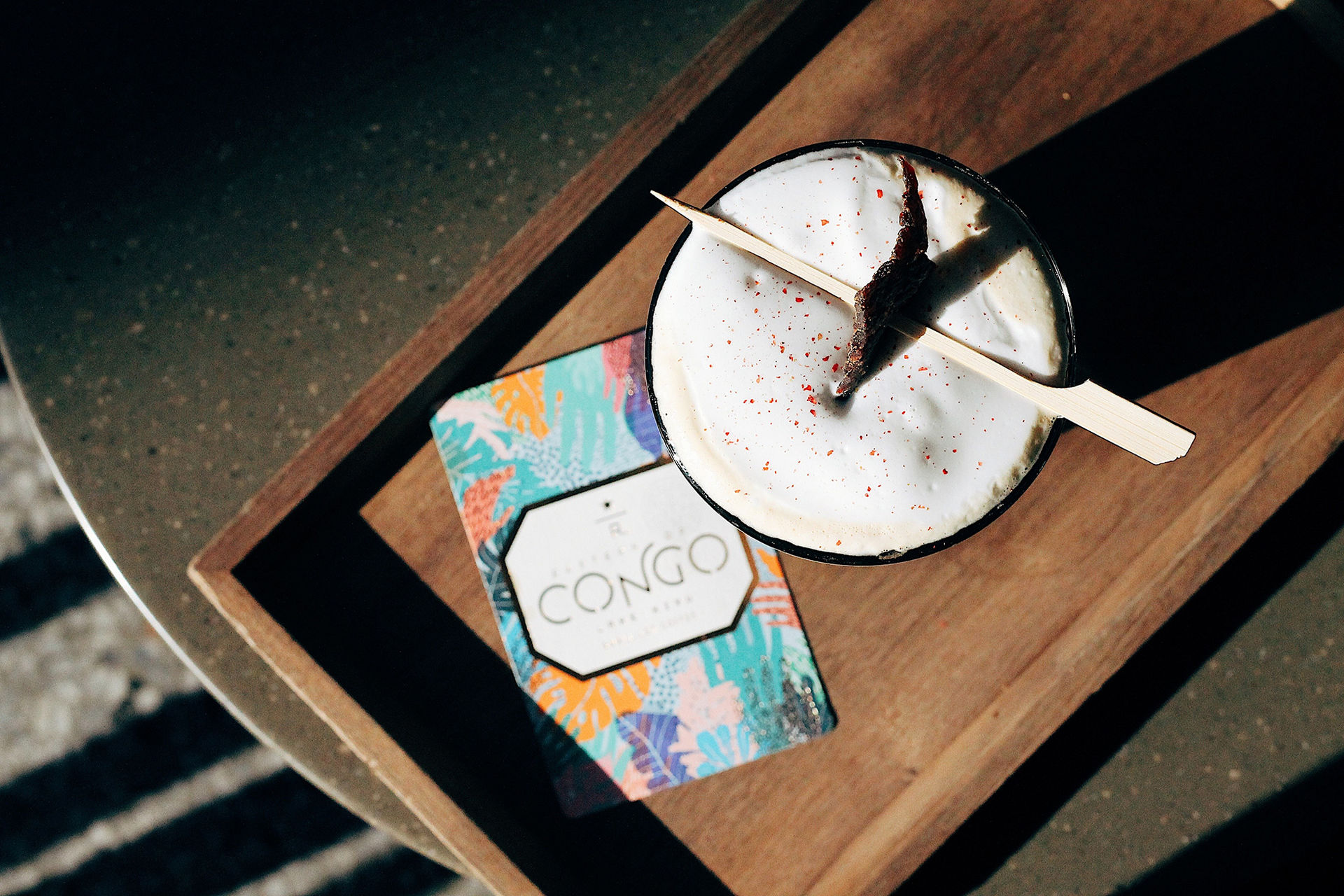 Kaffedryck toppad med Beef Jerky