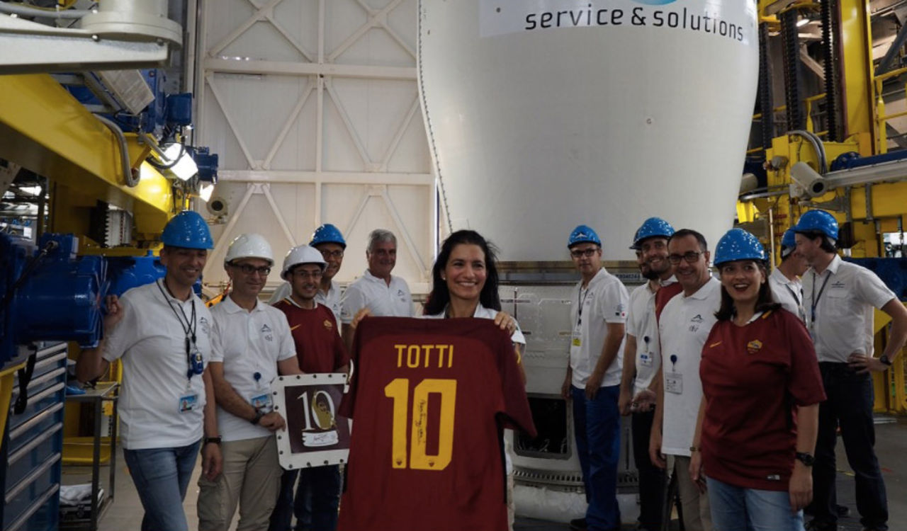 Tottis matchtröja har skickats upp till rymden