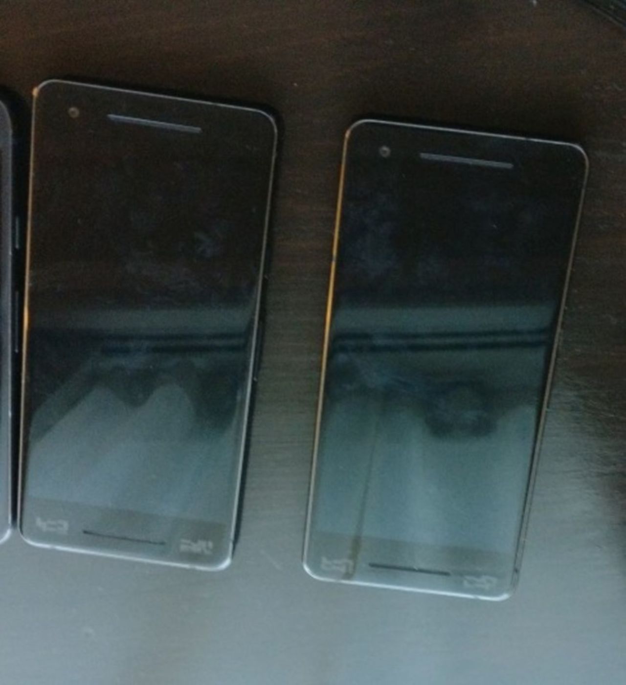 Bildläcka visar den mindre varianten av Google Pixel 2