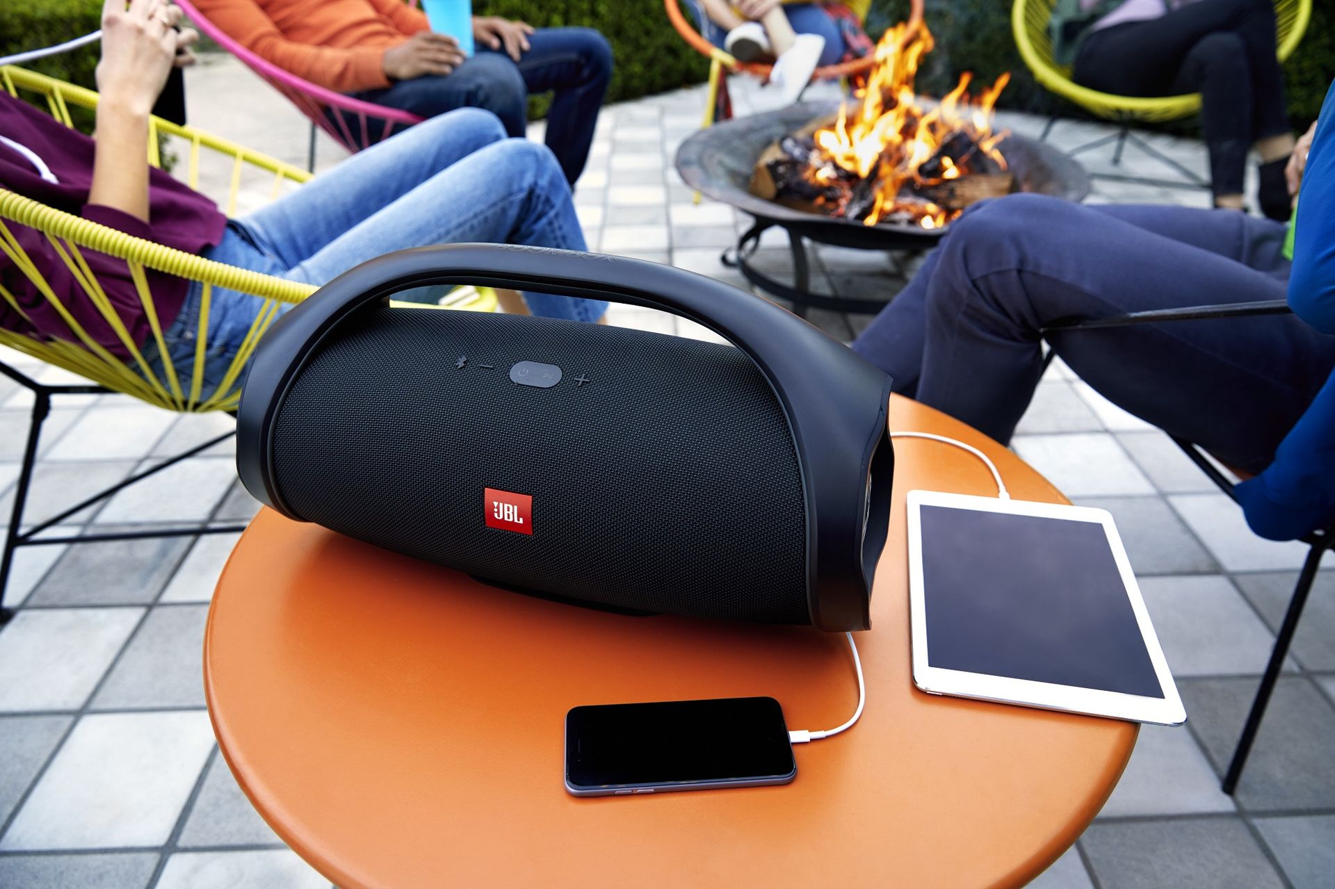 JBL presenterar Boombox 