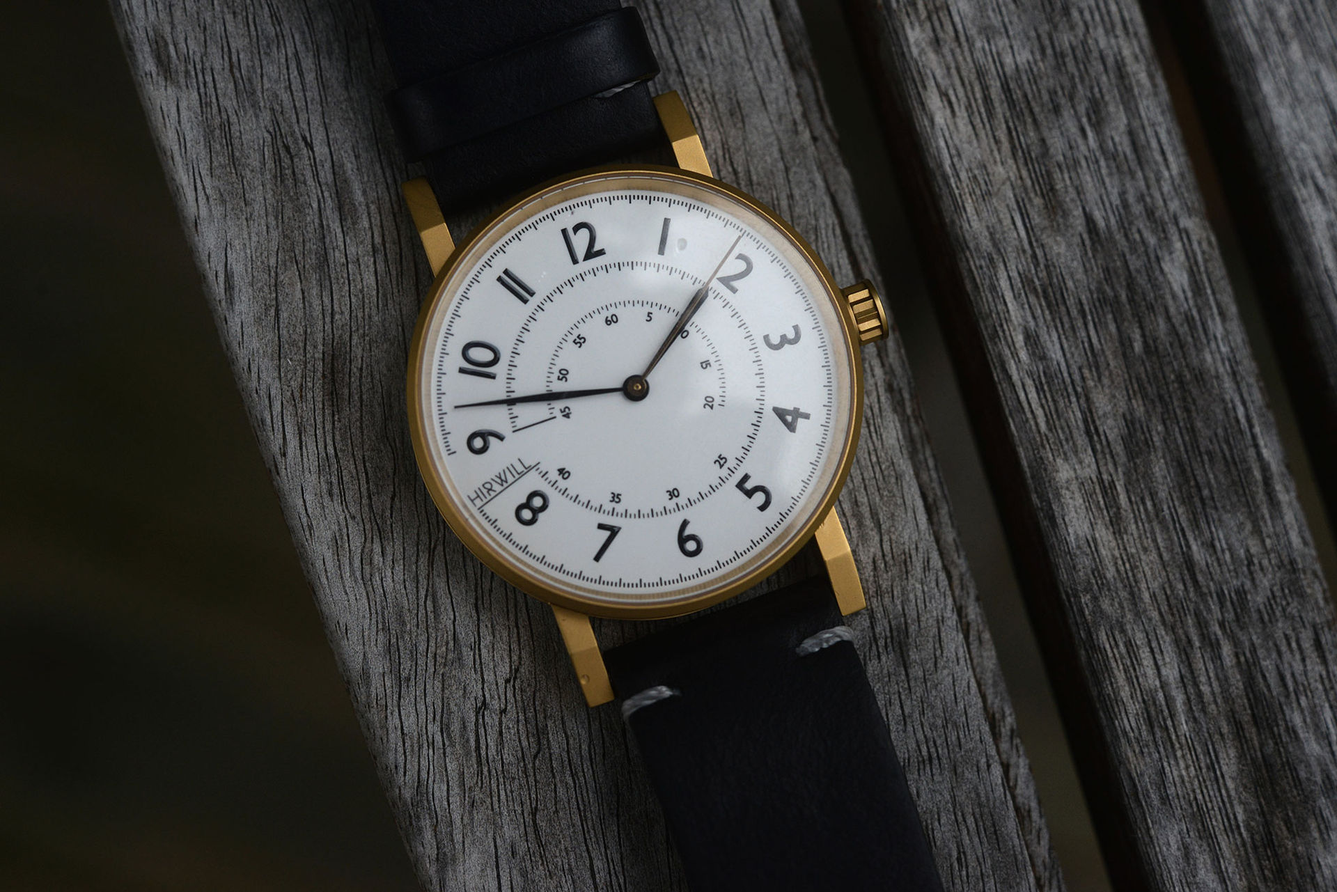 Klocka med inspiration från gamla mätverktyg