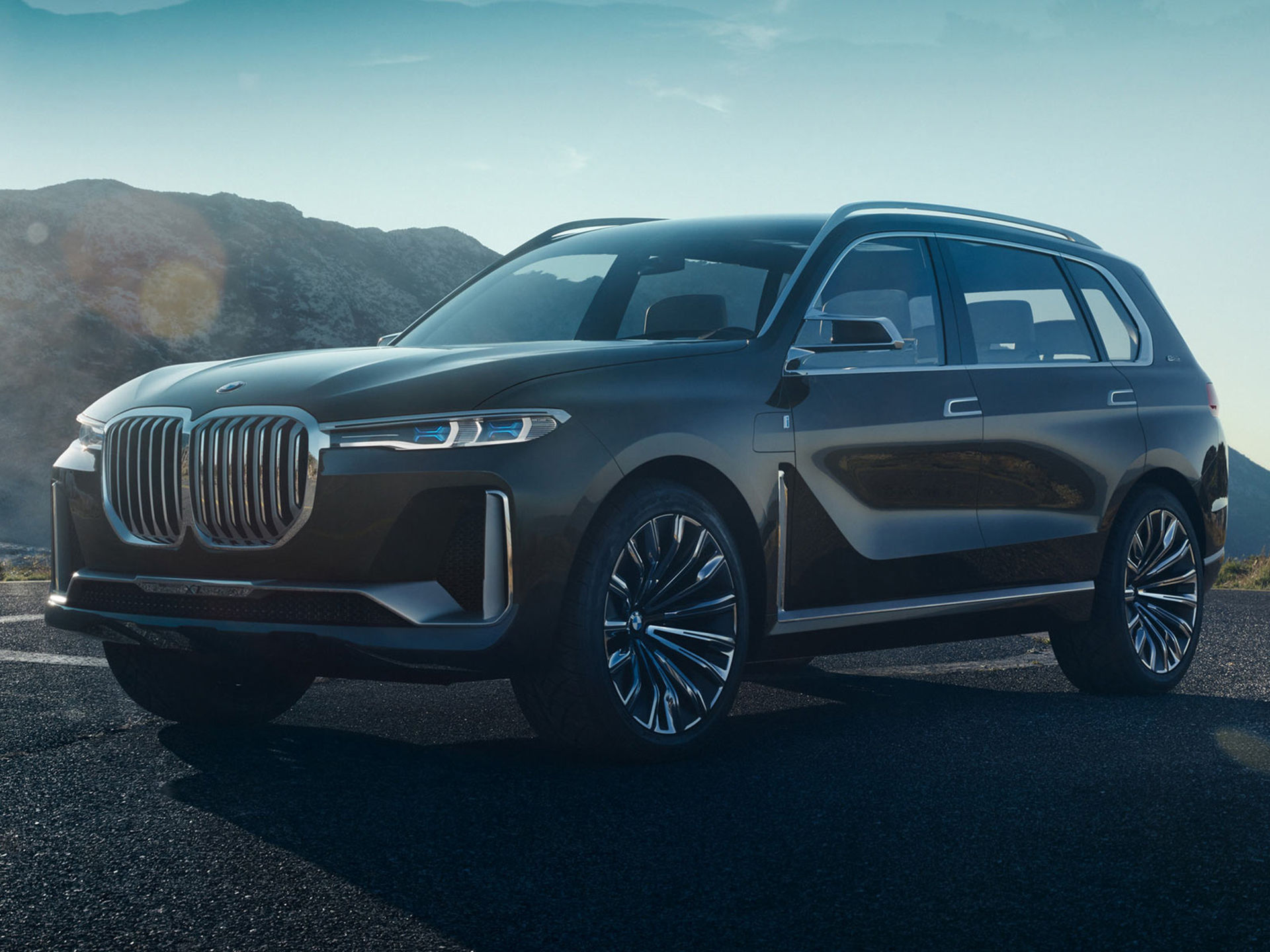 BMW tar med sig bjässe-SUV till Frankfurt