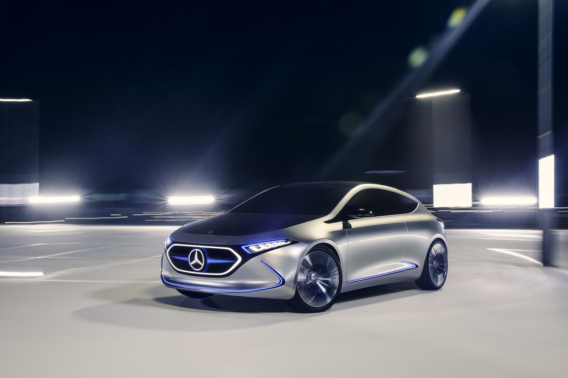 Mercedes Concept EQA tar sig 40 mil på en laddning