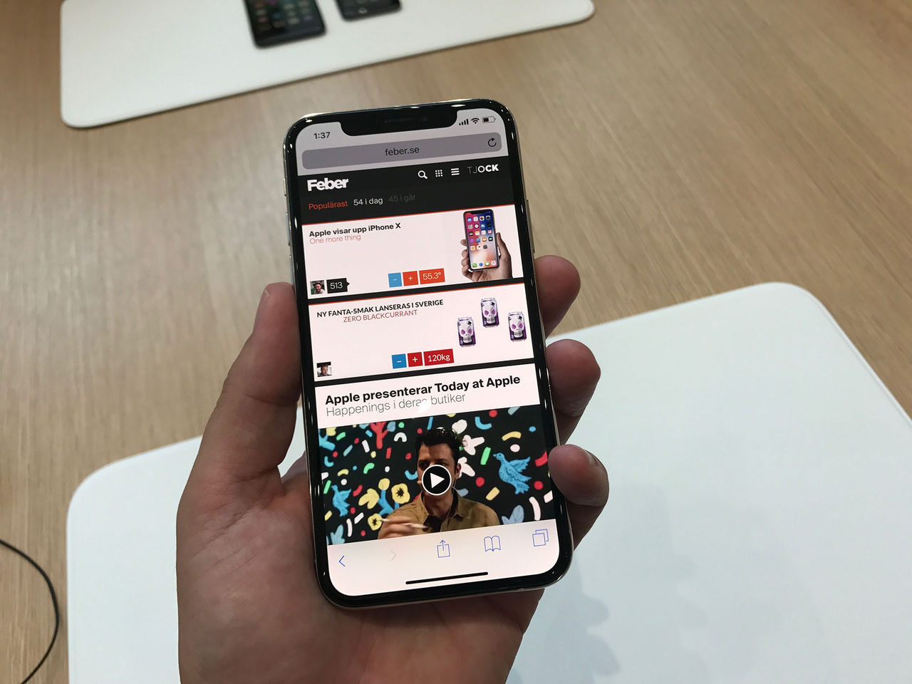 Vi har känt på nya iPhone X!