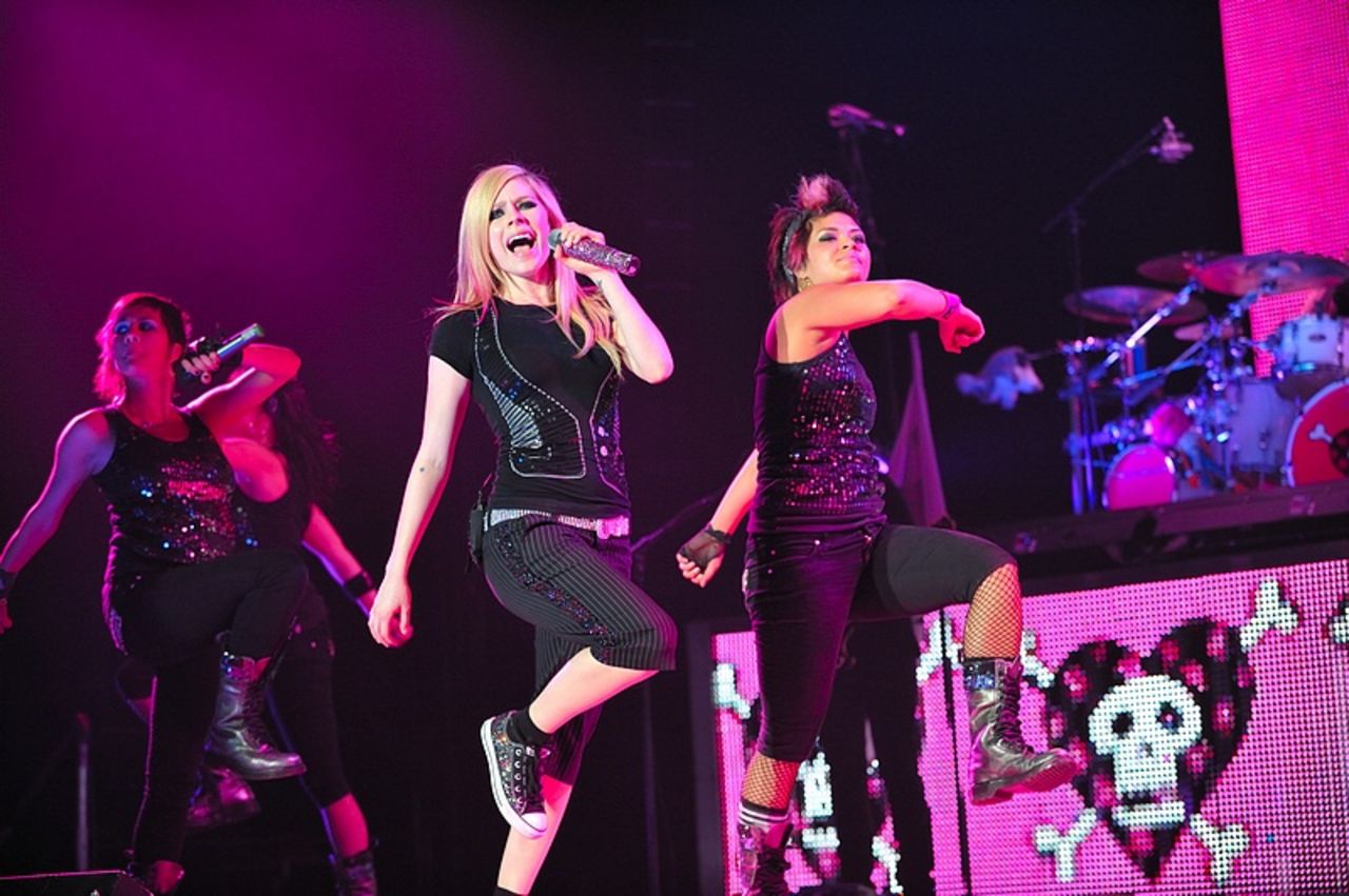 Avril Lavigne är farligaste kändisen att söka  efter