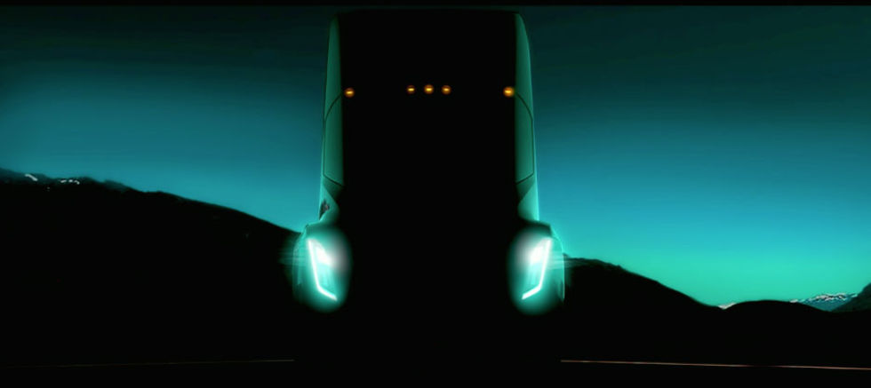 Tesla flyttar fram presentationen av sin lastbil