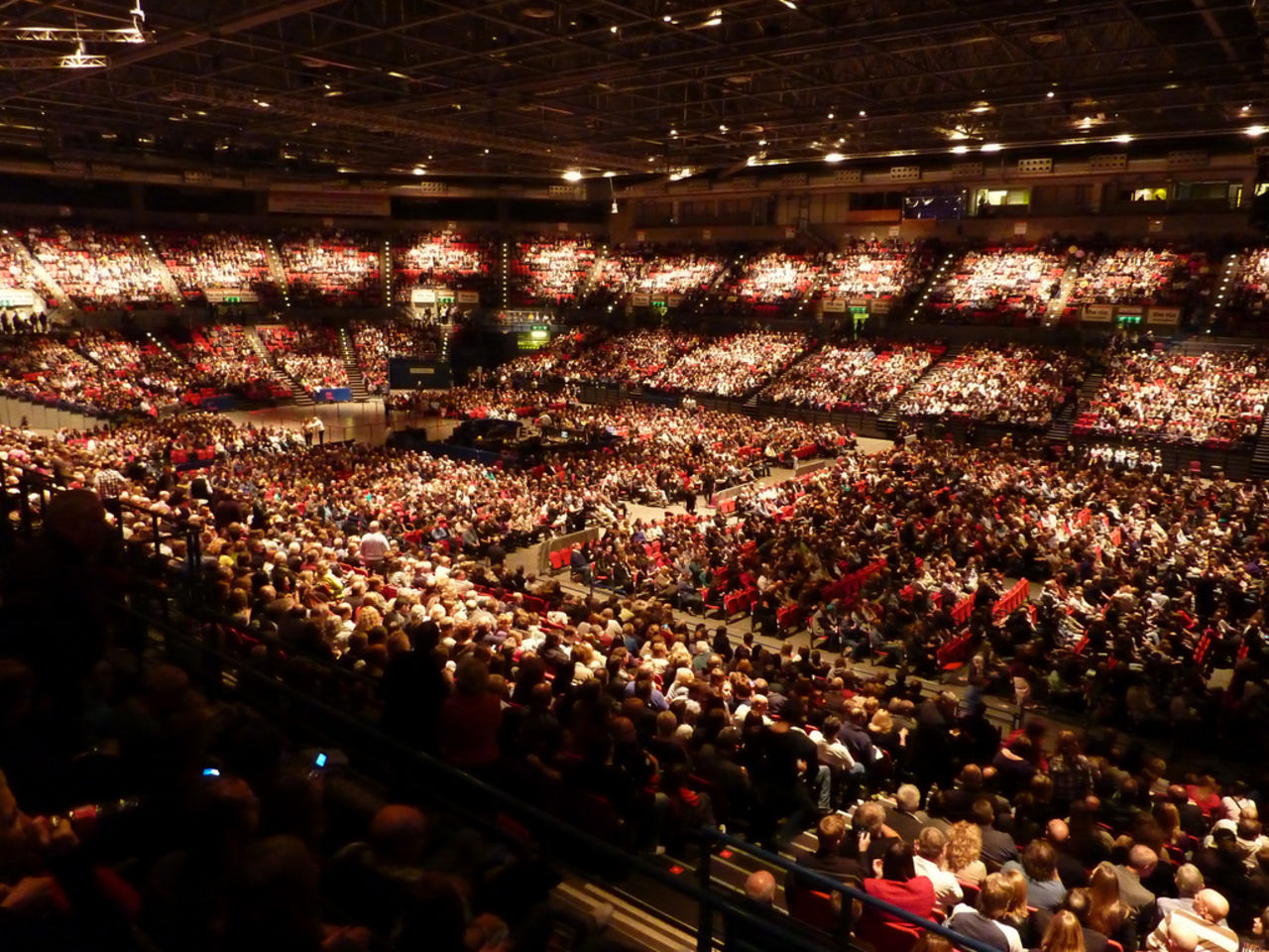 Facebook ska skapa VR-arenor