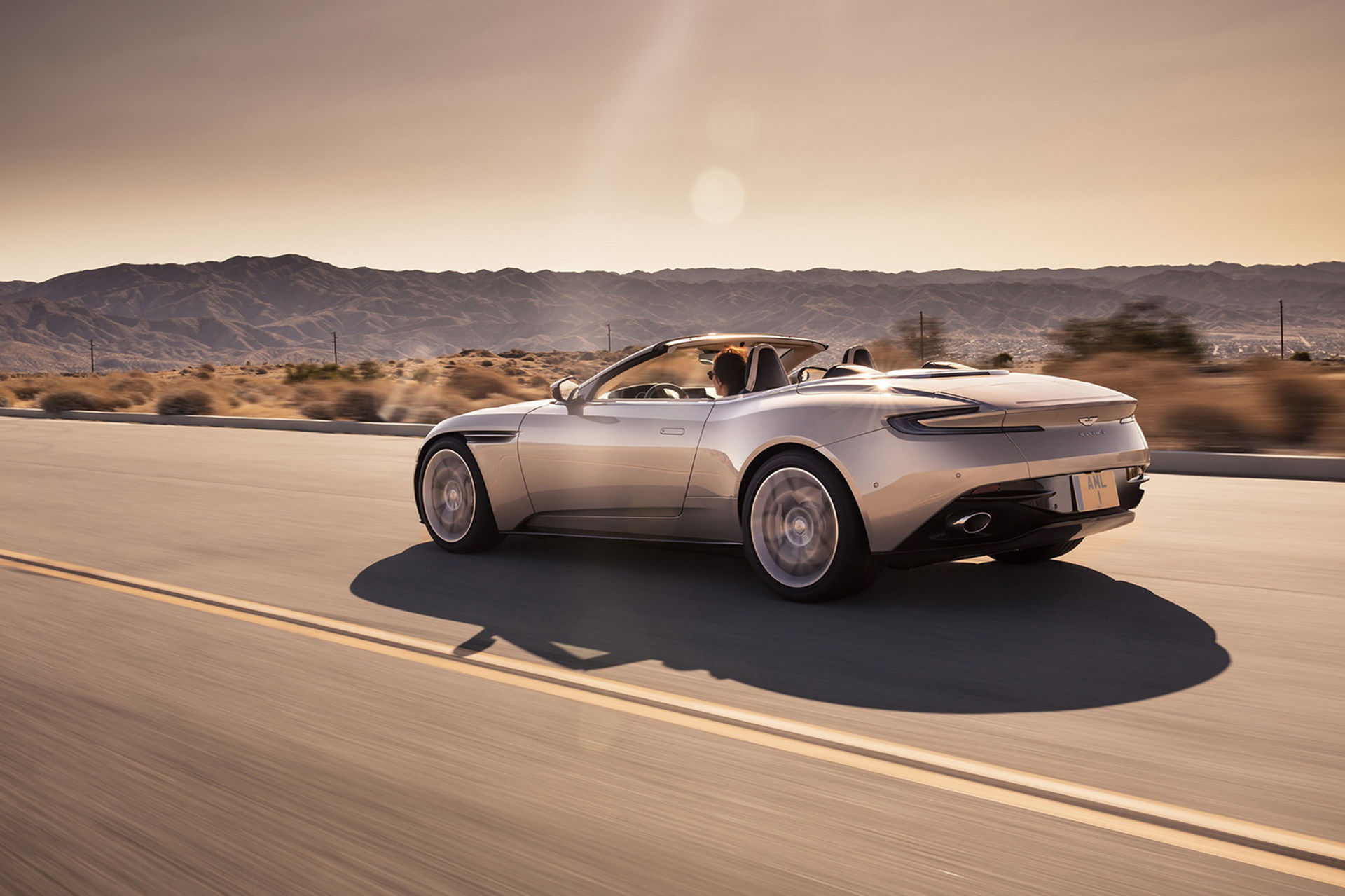Aston Martin kapar av taket på DB11