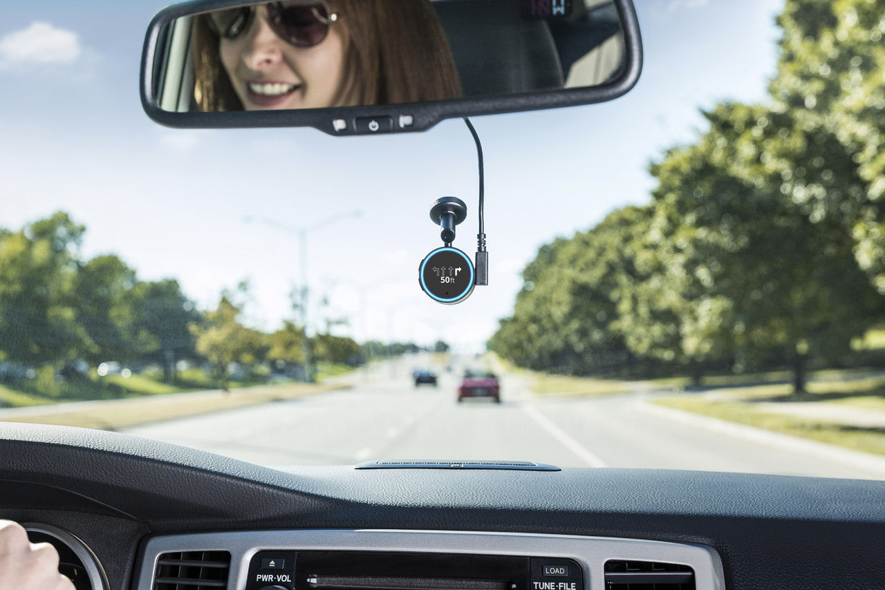 Kör Alexa i bilen med Garmin Speak