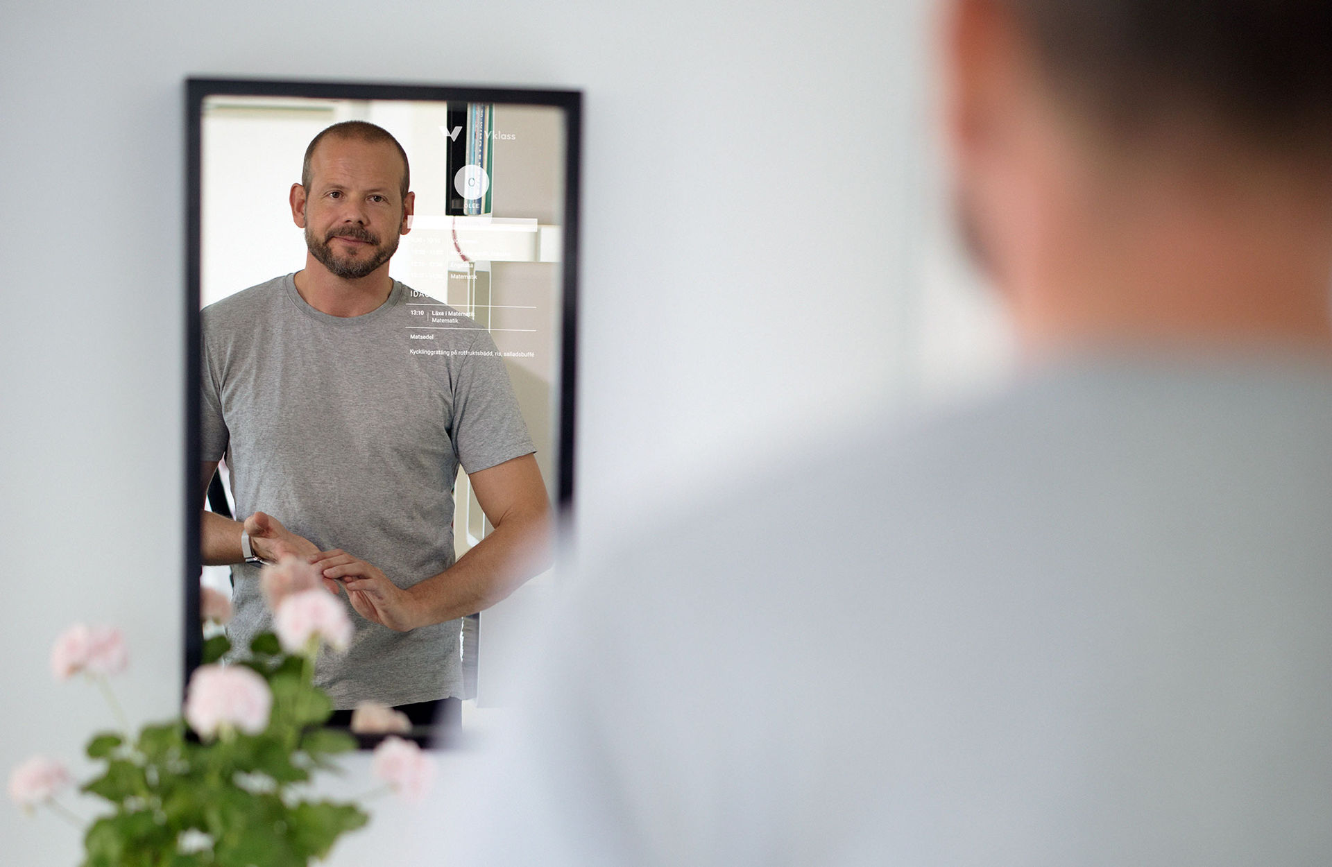 Håll koll på ungarnas skolgång från spegeln