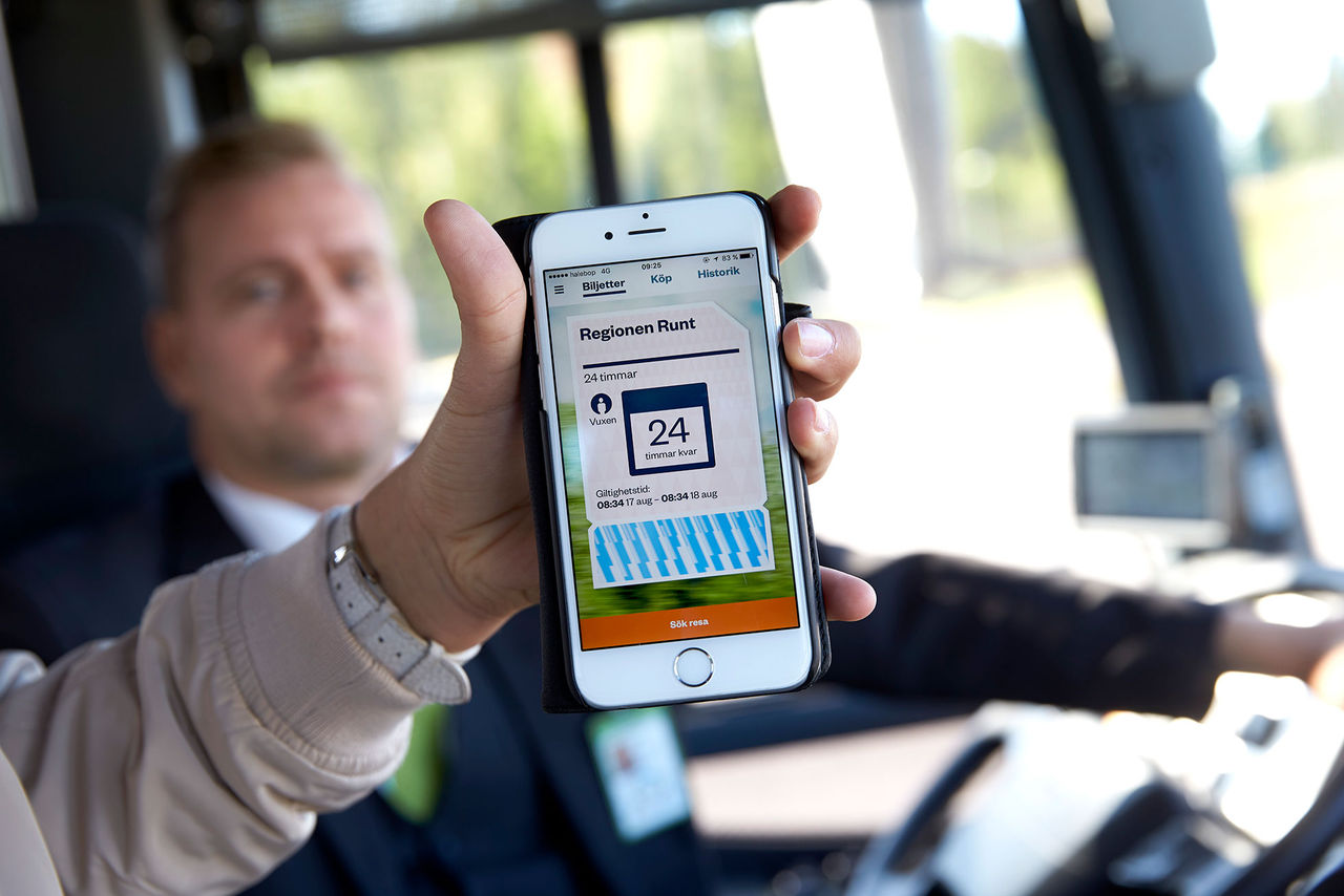 Nu kan man betala Västtrafikbiljetten med Swish