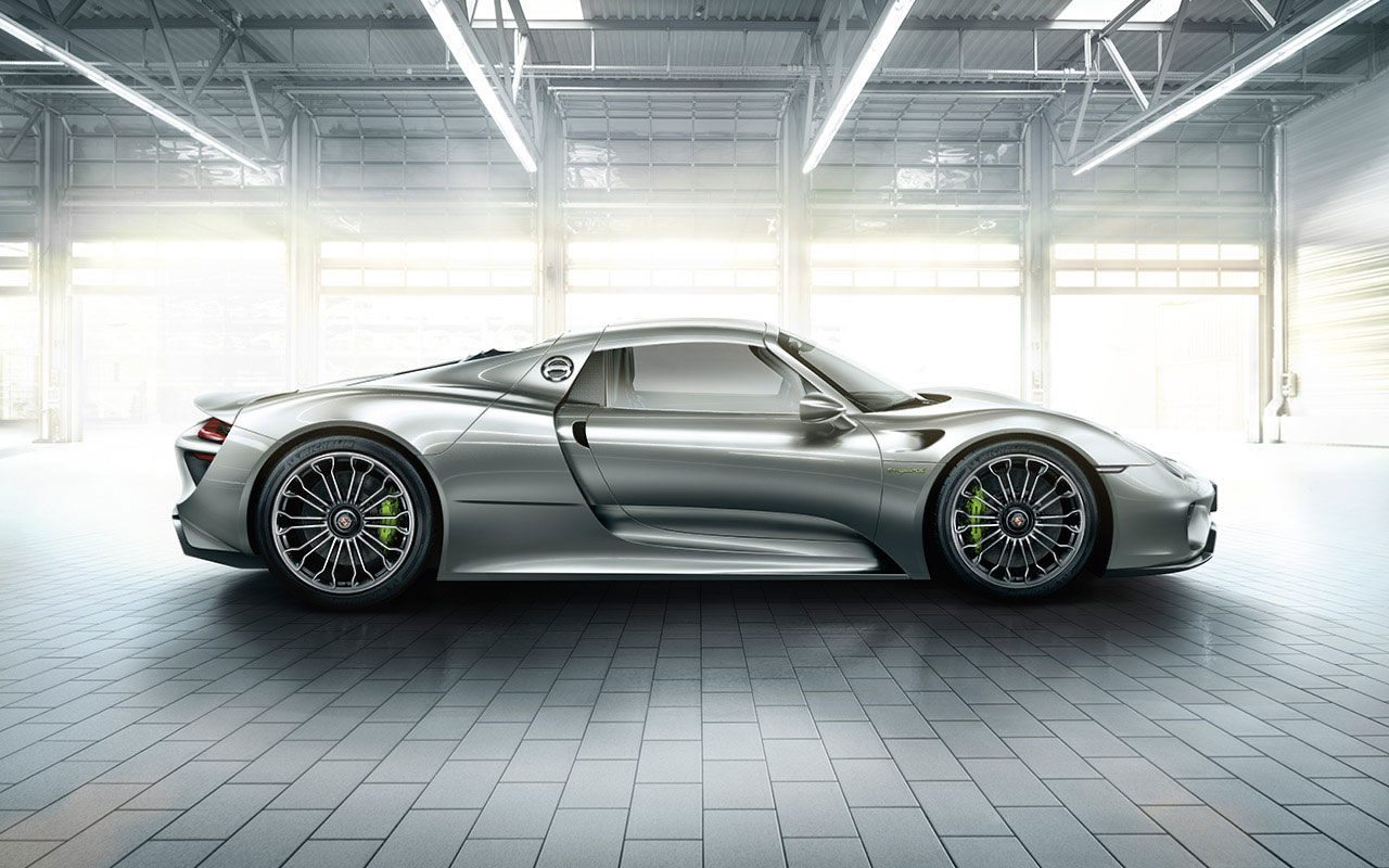 Hälften av bilarna Porsche säljer 2025 kommer ha elmotor