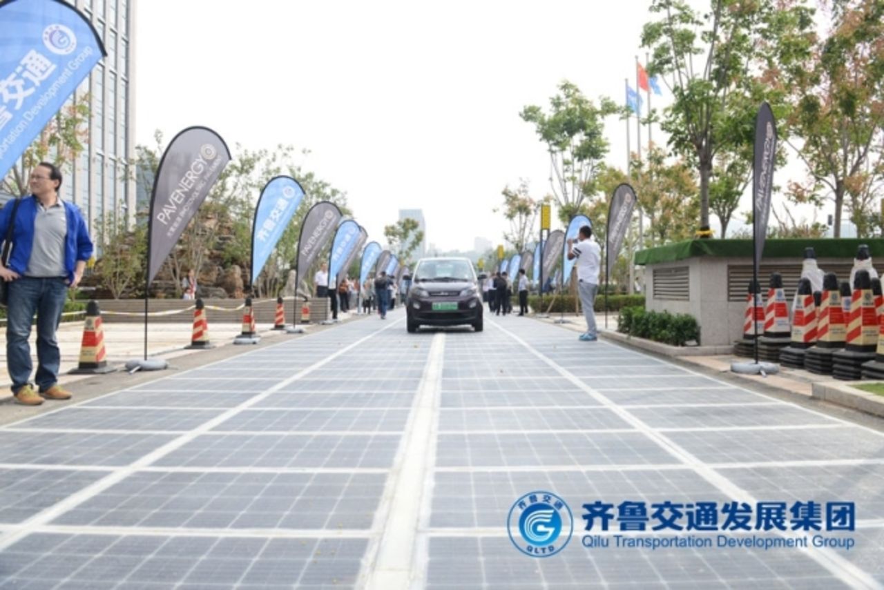 Kina bygger solvägar